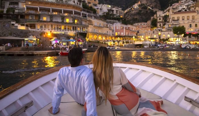Zonsondergang op Capri vanaf zee: Privé zonsondergangtour rond het eiland vanaf Capri