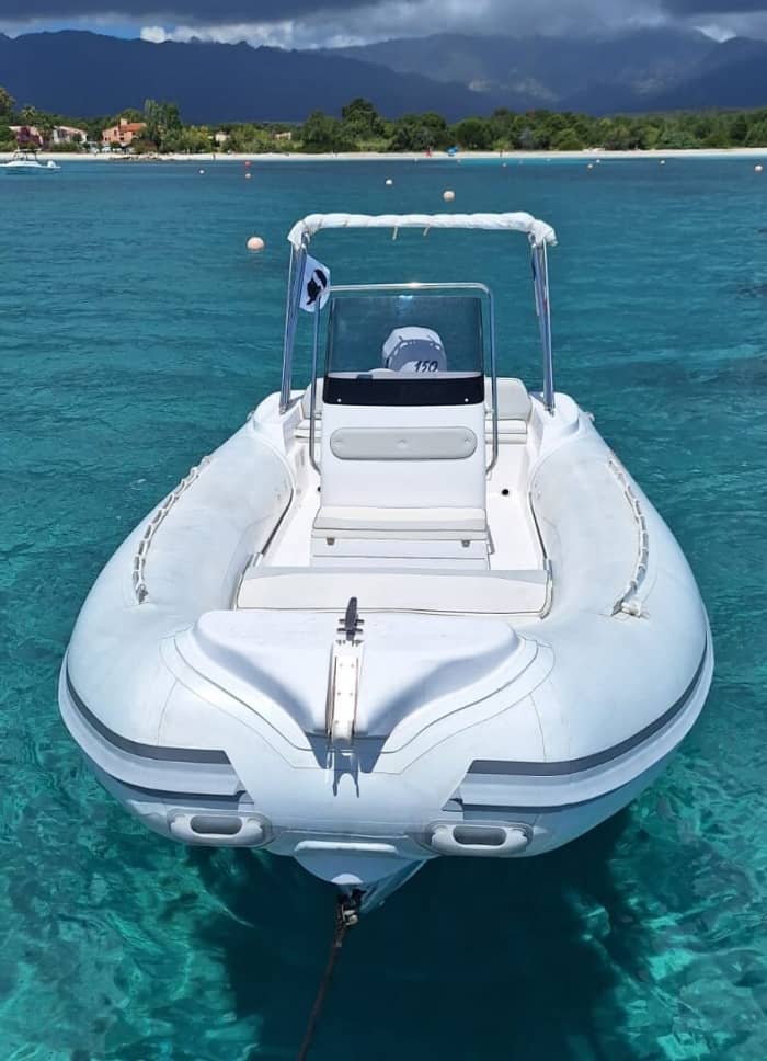 Enjoy the sun on a 9h boat trip in Porto-Vecchio