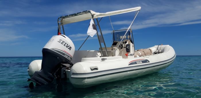Enjoy the sun on a 9h boat trip in Porto-Vecchio