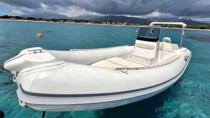 Enjoy the sun on a 9h boat trip in Porto-Vecchio
