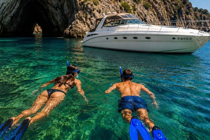 Formentor:
7-hour excursion on a private Sea Ray 510 yacht with skipper