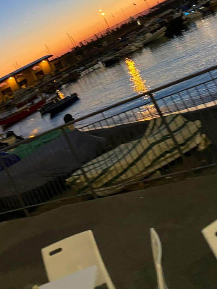 Entdecken Sie Sorrento auf einer 9-stündigen Motorbootfahrt.