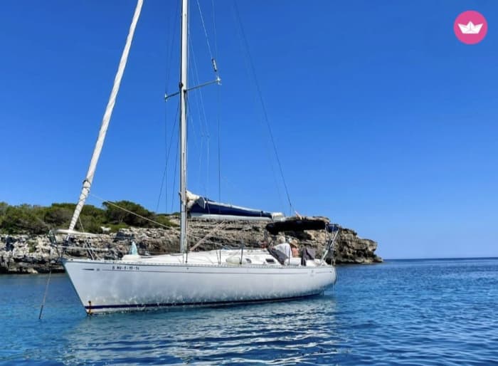 Een zeiltocht van een halve dag naar de helderste wateren van Menorca.
