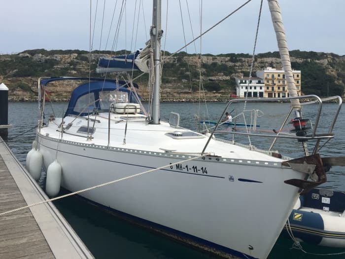 Een zeiltocht van een halve dag naar de helderste wateren van Menorca.