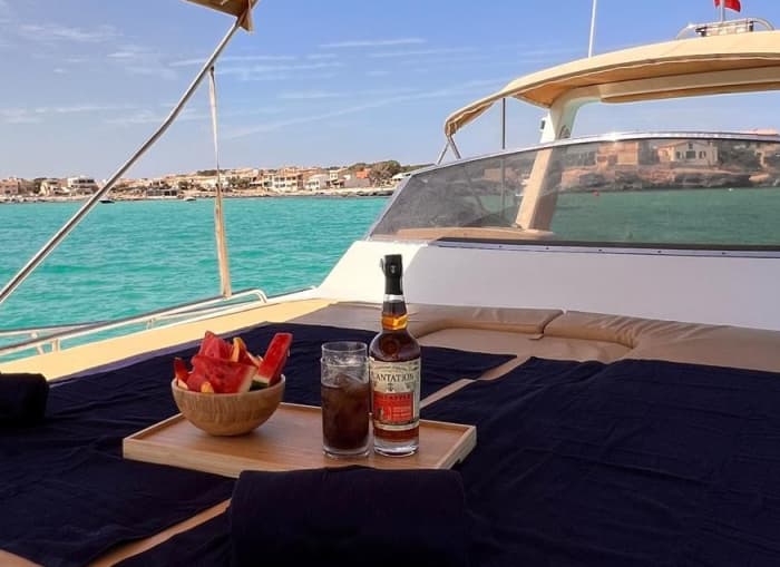 Mallorca’s Golden Coast – Full Day Charter