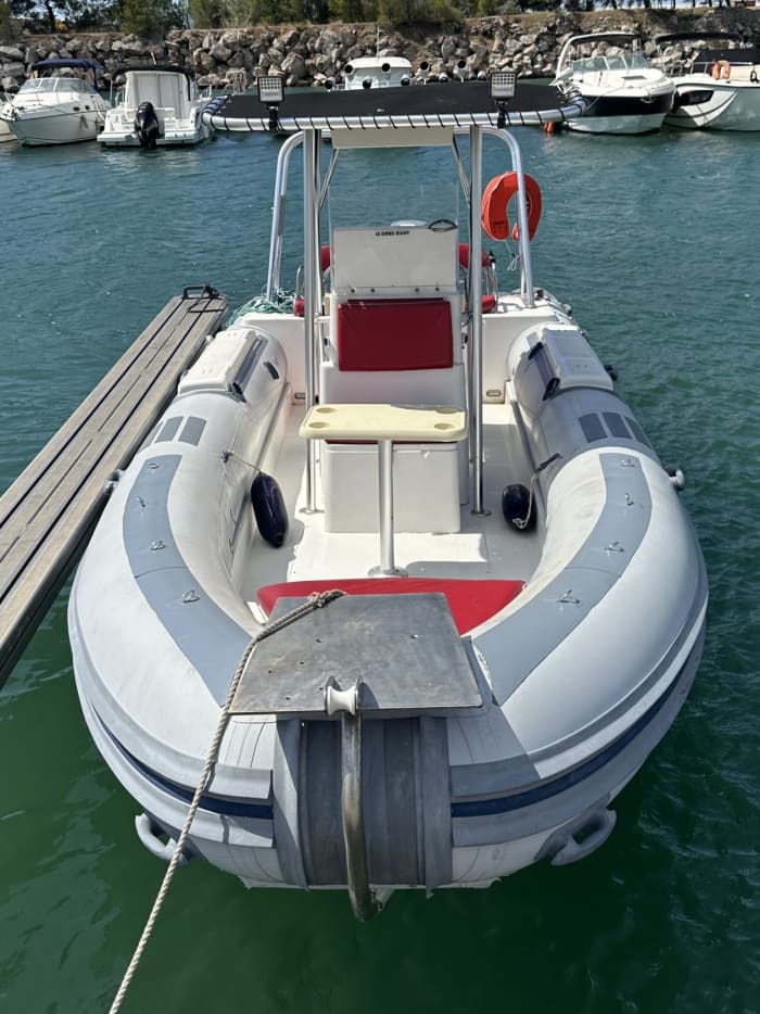 Profitez d'une journée complète sur un bateau à moteur à Marseille
