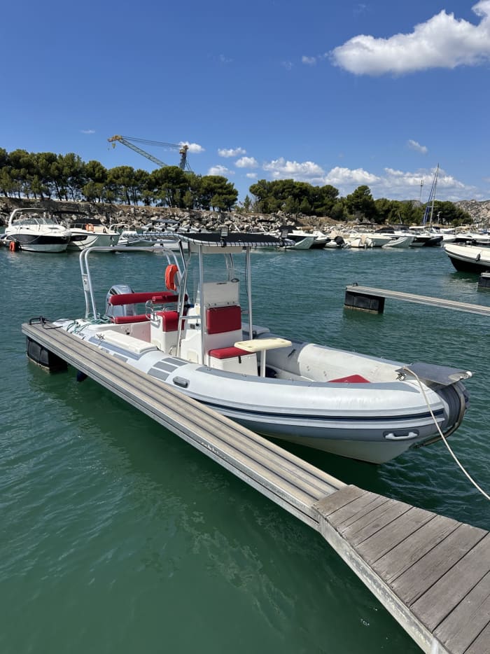 Profitez d'une journée complète sur un bateau à moteur à Marseille
