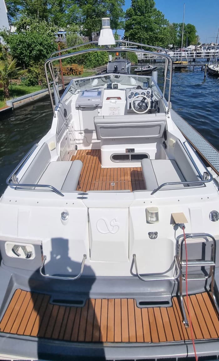 Half-day boat trip in Grünau on a motorboat