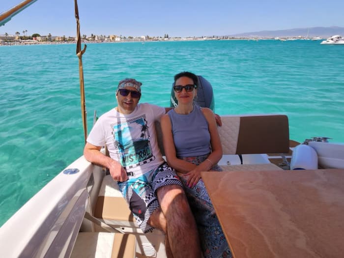 Experiencia en Mini Yate: Descubre Punta Molentis y las playas e islas más bonitas de Villasimius.