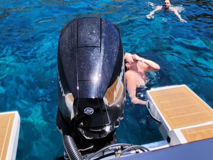 Experiencia en Mini Yate: Descubre Punta Molentis y las playas e islas más bonitas de Villasimius.