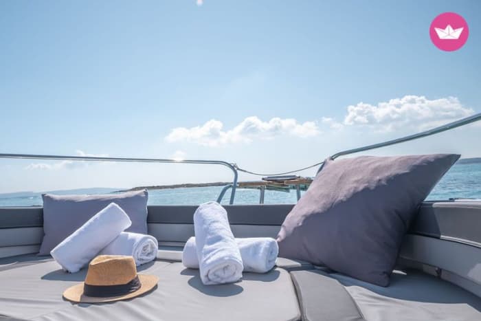 Santa Eulària by Sea: hidden coves, open waters and beauty