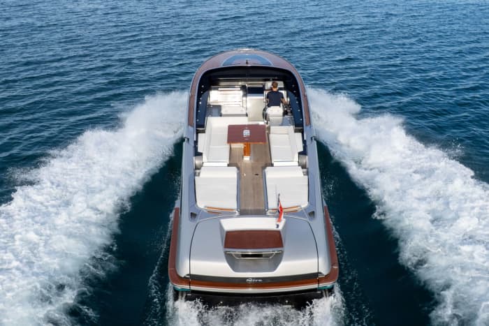 Découvrez Port Grimaud comme jamais auparavant à bord d'un bateau à moteur
