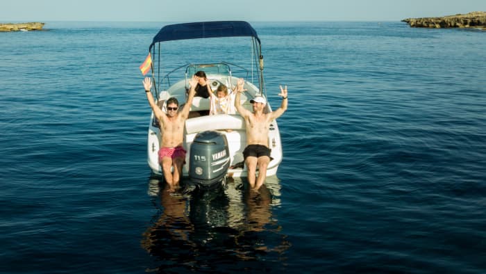 Exclusivo tour privado en lancha rápida en Menorca con patrón local (6 horas)