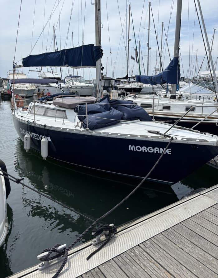 Genießen Sie eine 2-stündige Tour durch die wunderschöne Stadt Porto an Bord eines Segelboots.