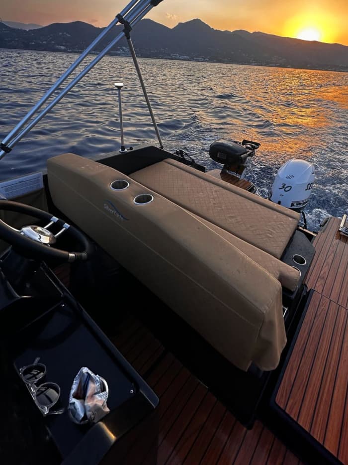 La tua barca a motore privata per una giornata nei dintorni di Agios Nikolaos