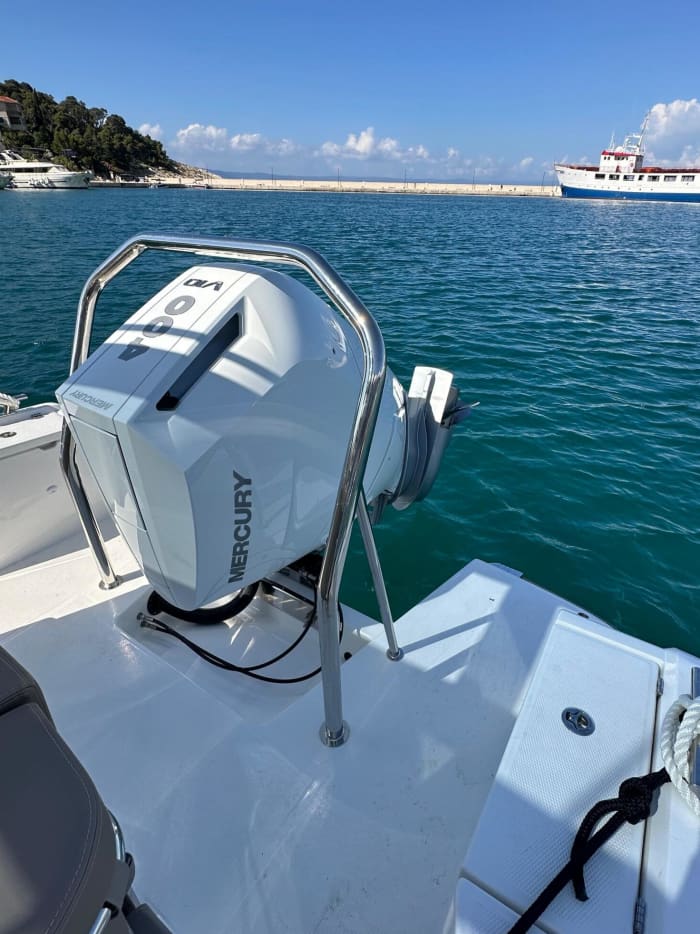 Makarska escape: 4h of relaxation on a motorboat
