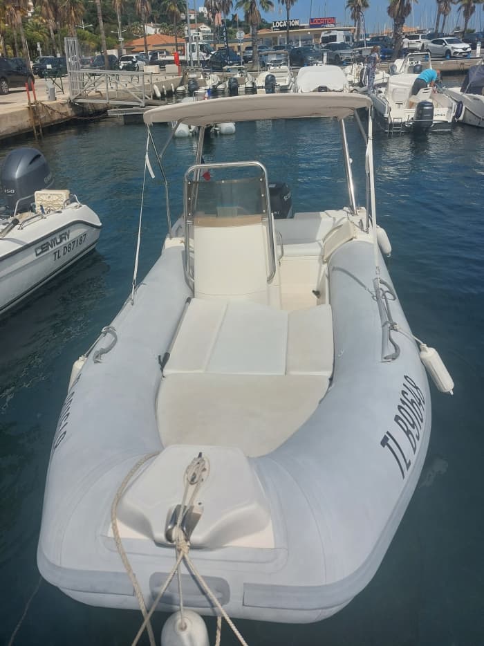 Excursion d'une demi-journée au Lavandou en bateau à moteur