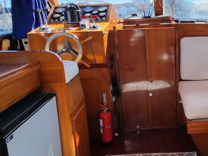 Breng uw dag door in Castellammare del Golfo en huur een motorboot voor 7 uur om de Zingaro te ontdekken.