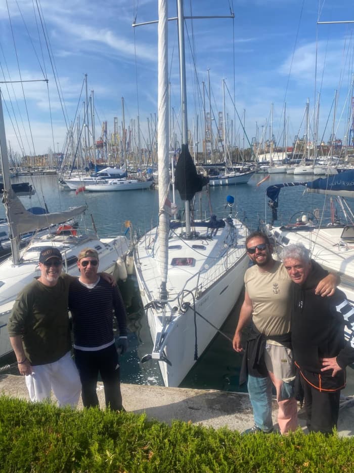 Een dagvullende zeiltocht in Valencia