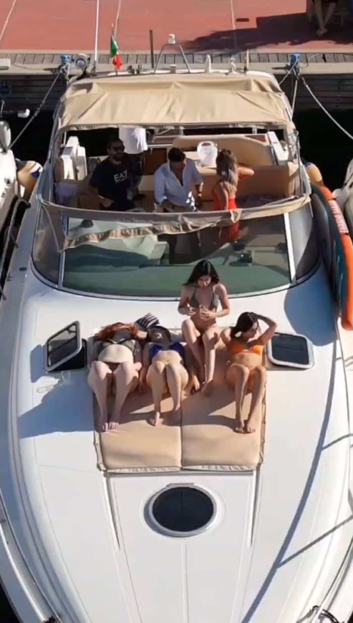 Scopri Palermo a bordo di un motoscafo per 7 ore