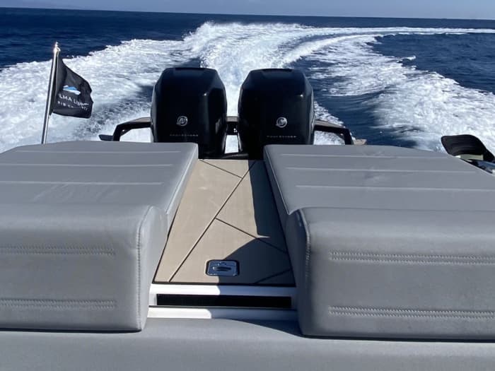 One day in Athens you can have the opportunity to travel to an island, swim, eat, enjoy your wine while sunbathing on the boat and return at sunset enjoying beautiful, unique moments.