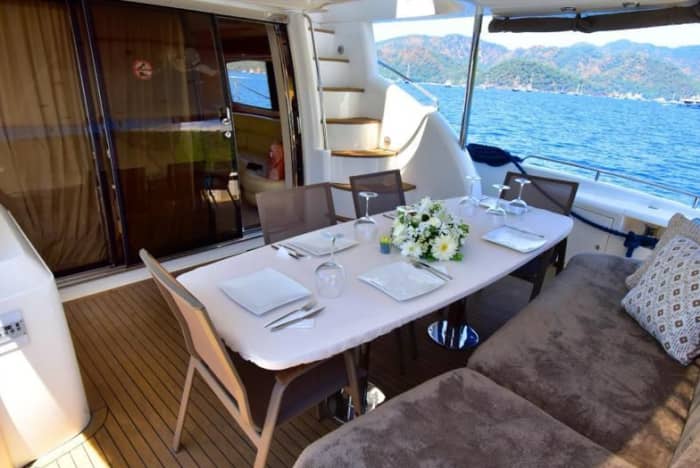 Het beste van Marmaris vindt u op het water: een privé-dagtocht op een motorjacht.