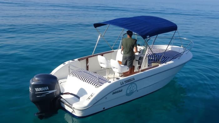 Discover the coasts of Moraira: A full-day excursion aboard a motorboat (8 hours - 4 hours)