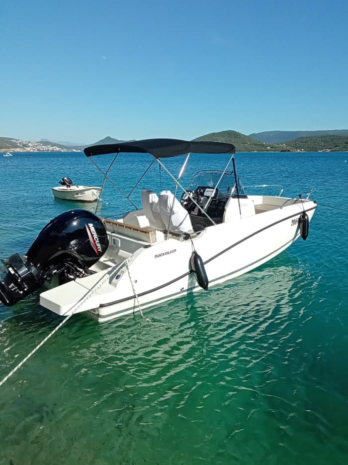 Your day in Klek: Rent a motorboat for 8h of discovery