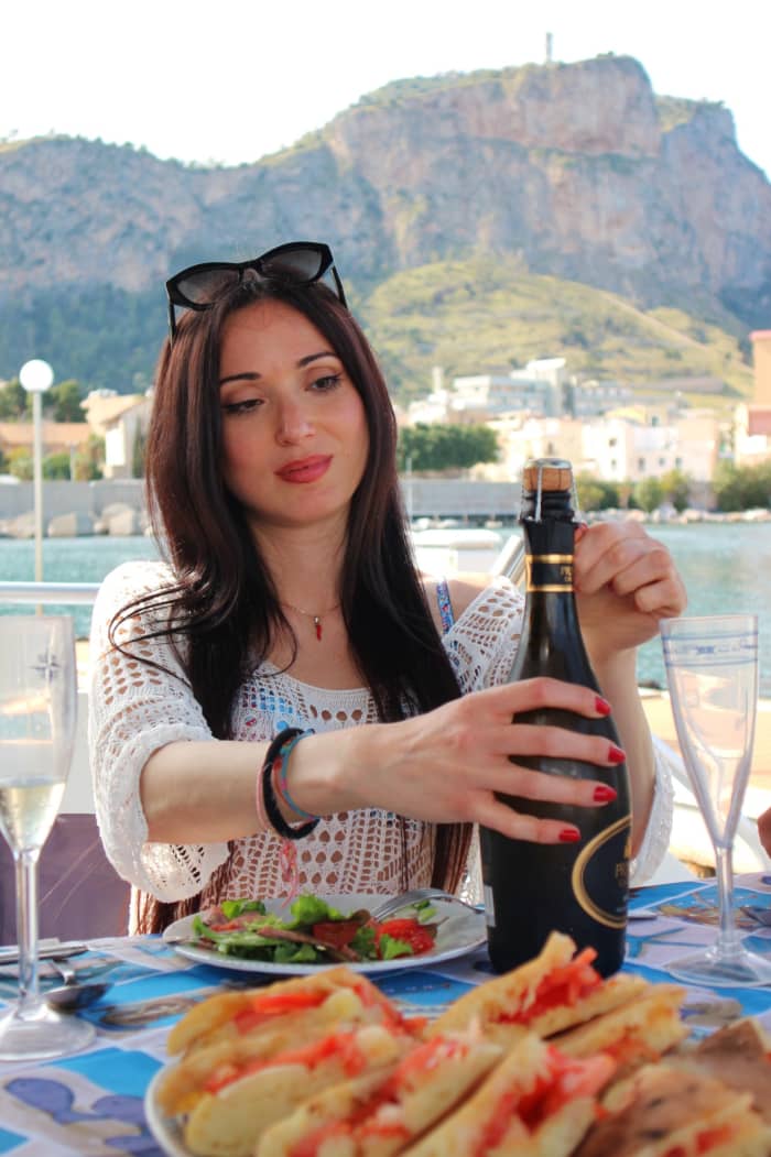 Les rêves italiens commencent en mer : un voyage de sept heures au cœur de la réserve naturelle du Zingaro et de San Vito Lo Capo.