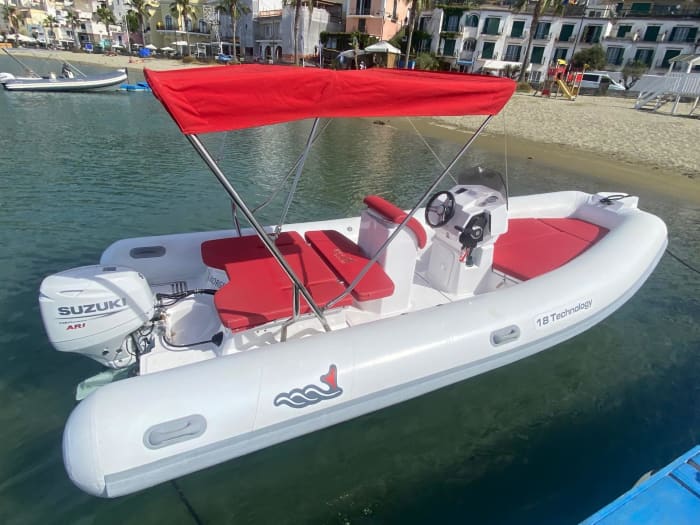 Enjoy 9h on a motorboat in Forio