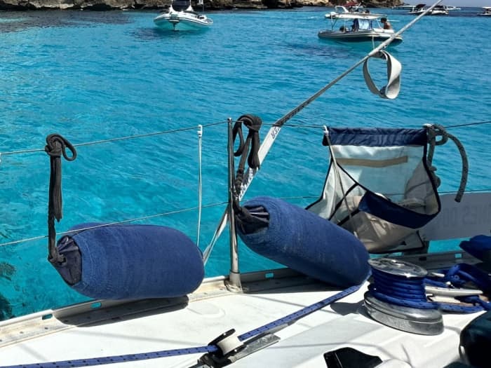 Excursión privada en velero de 9 horas en Trapani.