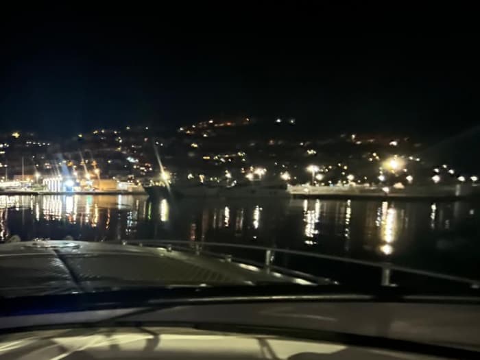 Enjoy the sun on a 8h boat trip in Roses
