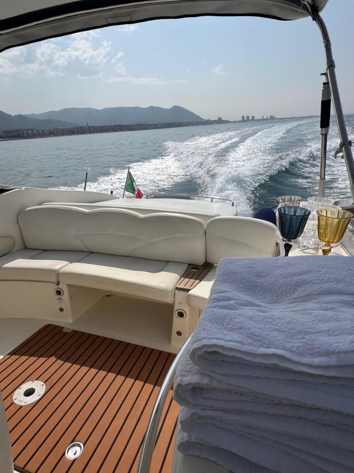 3 Stunden Zeit, um Salerno mit dem Motorboot zu erkunden