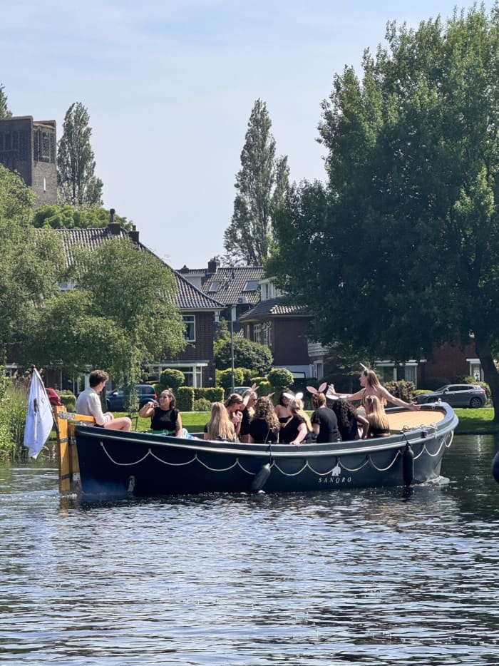Relax on a 2h30 boat trip in Rotterdam
