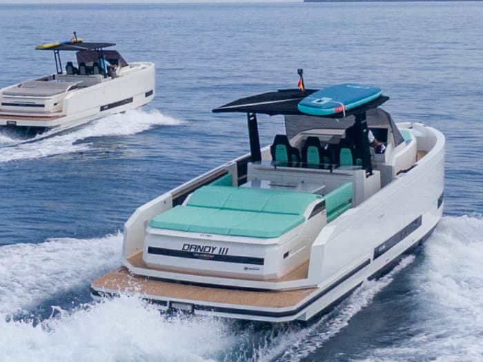 Tandem D32+D36 - 20 persone. Tutto incluso: carburante, skipper, itinerario per Formentera a prezzo fisso e senza pensieri.