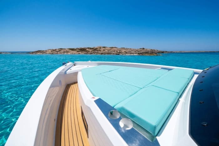 Tandem D32+D36 - 20 persone. Tutto incluso: carburante, skipper, itinerario per Formentera a prezzo fisso e senza pensieri.