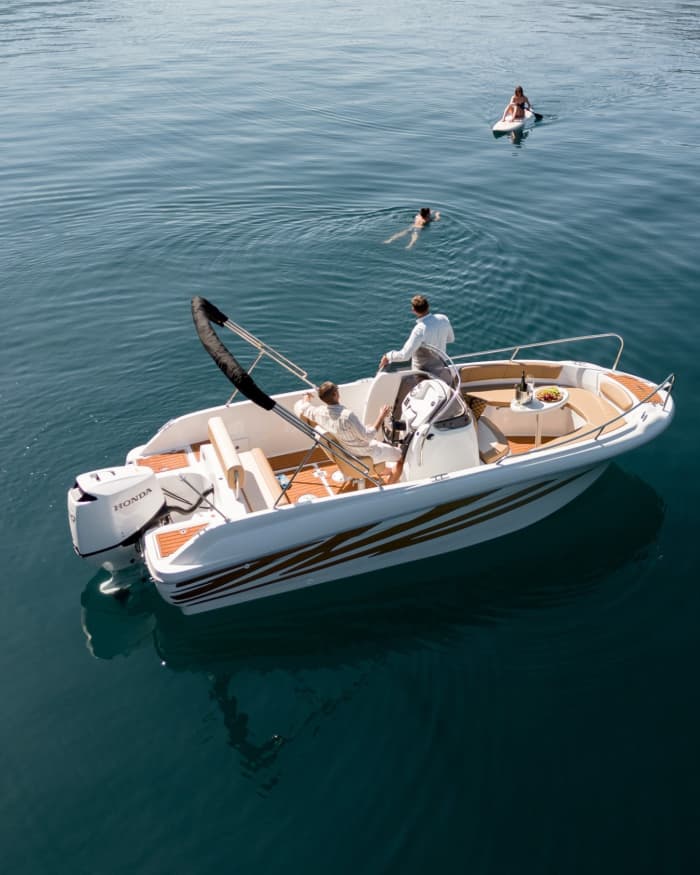Geniet van elk moment: een volle dag zon rond Herceg Novi op een motorboot.