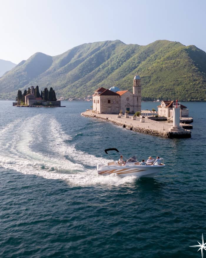 Geniet van elk moment: een volle dag zon rond Herceg Novi op een motorboot.
