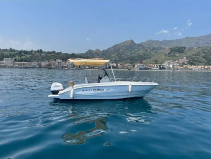 Całodniowa wycieczka łodzią po Isola Bella, Baia delle Sirene i Sant'Alessio