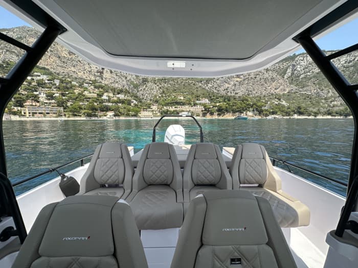 Geniet van elk moment: een volle dag zon rond Saint-Jean-Cap-Ferrat op een motorboot.