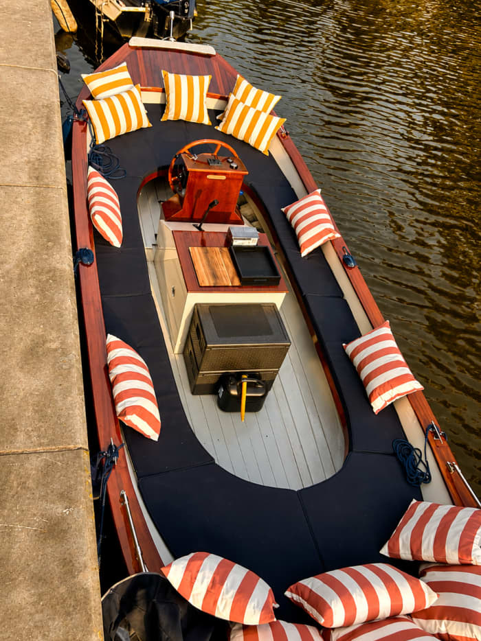 UNIQUE CANAL TOUR BY BOAT