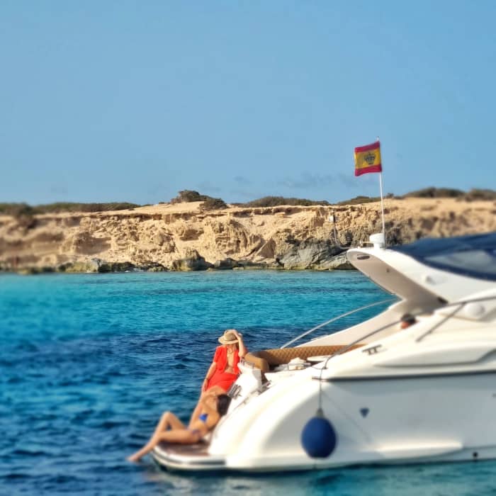 Beleef de mediterrane droom: een complete dag op Ibiza