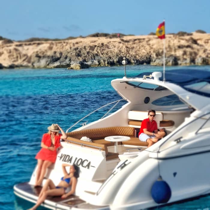 Beleef de mediterrane droom: een complete dag op Ibiza