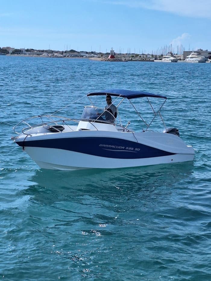Scopri Sukošan a bordo di un motoscafo per 10 ore.