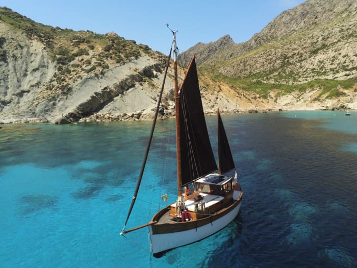 Take 9h to discover the hidden magic of Beaulieu-sur-Mer from the waves