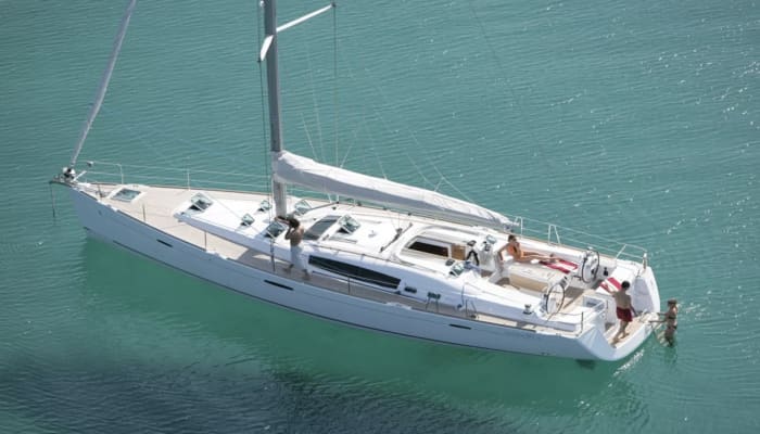 Enjoy a day at sea in Porto on a sailboat