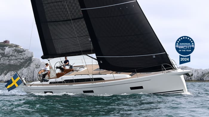 Enjoy a day at sea in Porto on a sailboat