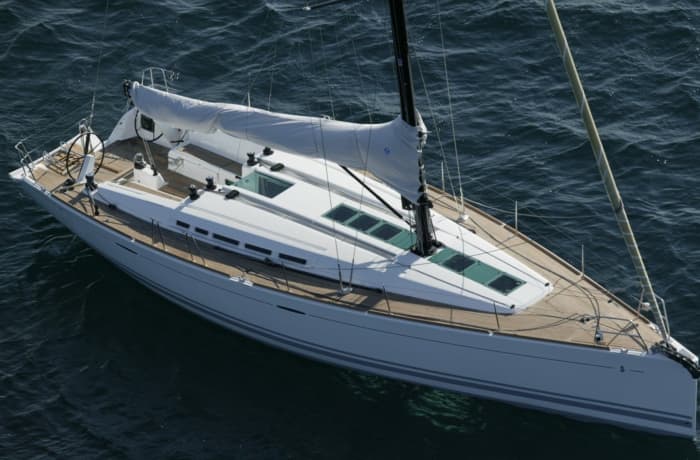 Enjoy a day at sea in Porto on a sailboat