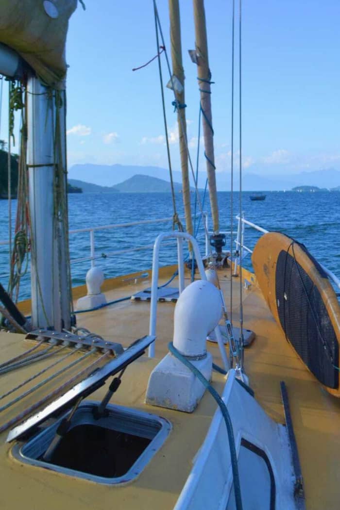 A full day of magic in Paraty on a sailboat