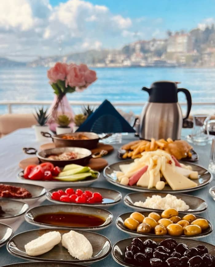 Turks ontbijt met panoramische Bosporuscruise